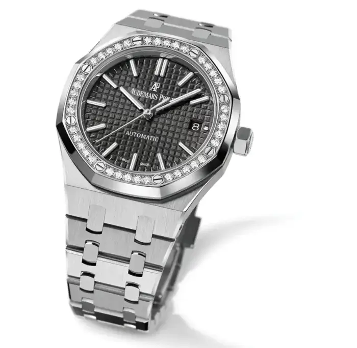 Audemars Piguet Royal Oak 41MM on wrist | Stainless steel black Automatic Diamond Bezel - Image 3