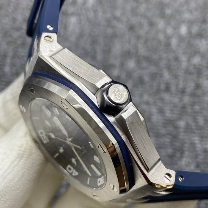 Audemars Piguet Royal Oak Offshore Diver 42MM Blue Dial Mens Watch 15720 - Image 5