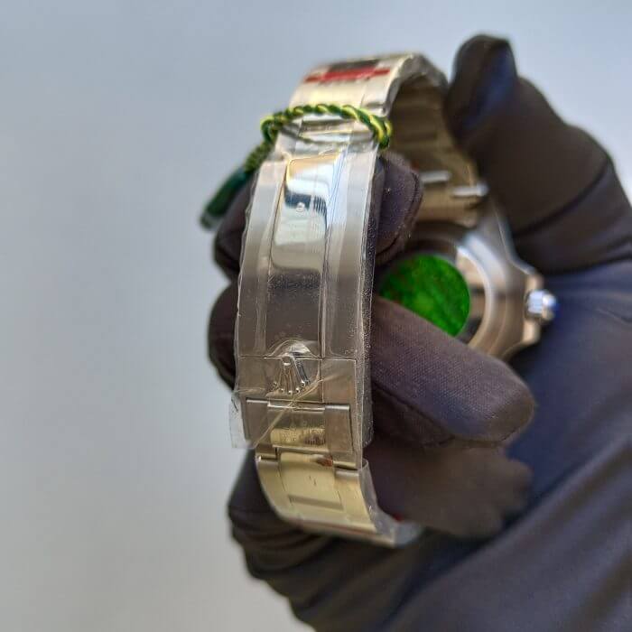 Rolex GMT Master II Replica Watch with Green and Black Bezel - Image 4