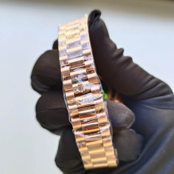 Rolex DayDate Rose Gold 41MM President Fluted Bezel Blue Roman Dial Men’s Watch - Image 4