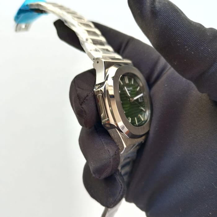 Patek Philippe Nautilus Stainless Steel 40mm Men’s 5711/1A-014 Olive Green Watch - Image 2